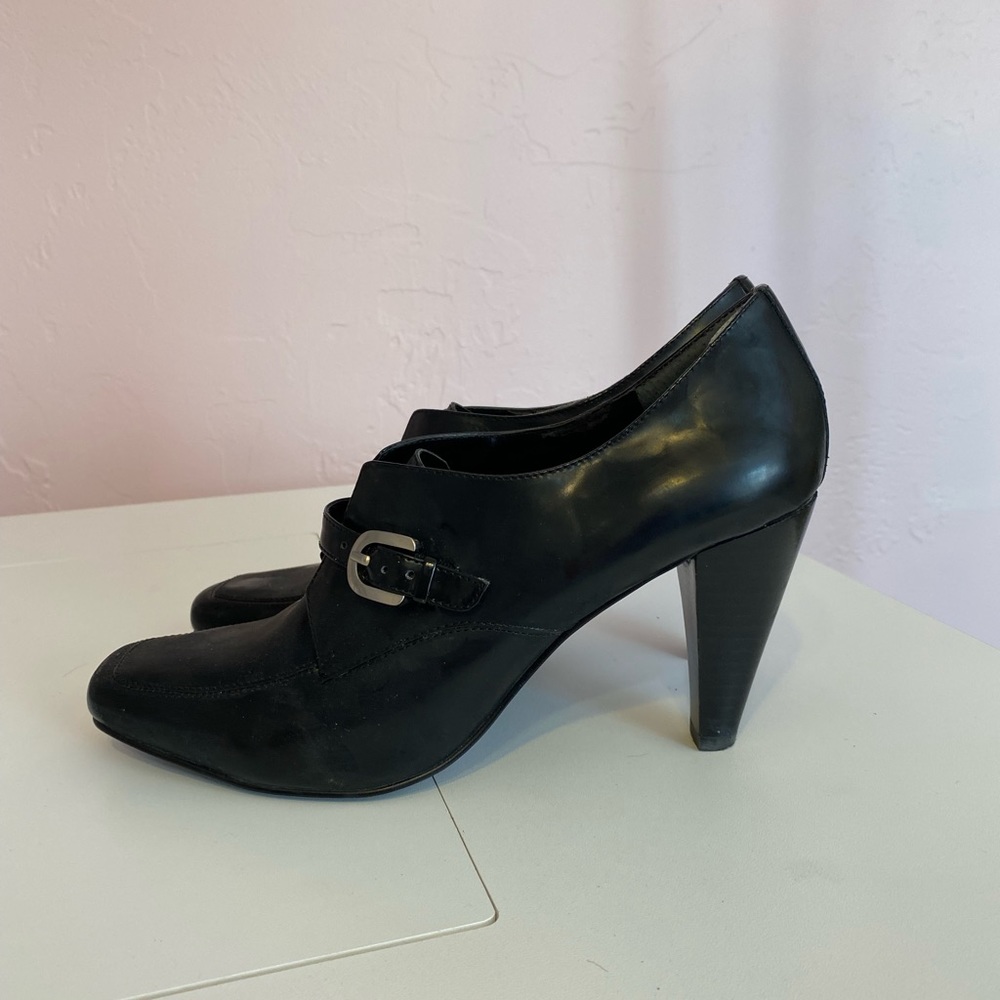 Bandolino, Size 9, Black leather heels